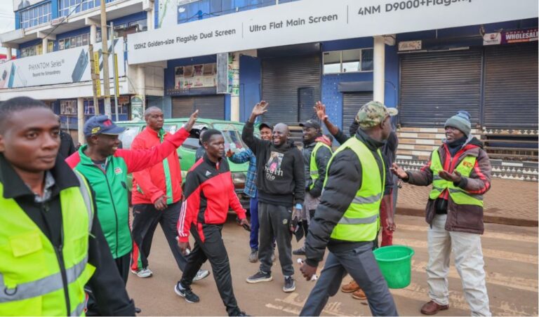 [PICTURES] DP Gachagua Takes Morning Strawl In Eldoret City While Interacting With Residents