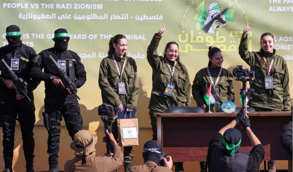 [VIDEO] Israel Releases 200 Palestinians As Hamas Hands Over 4 Israeli Female Soldiers