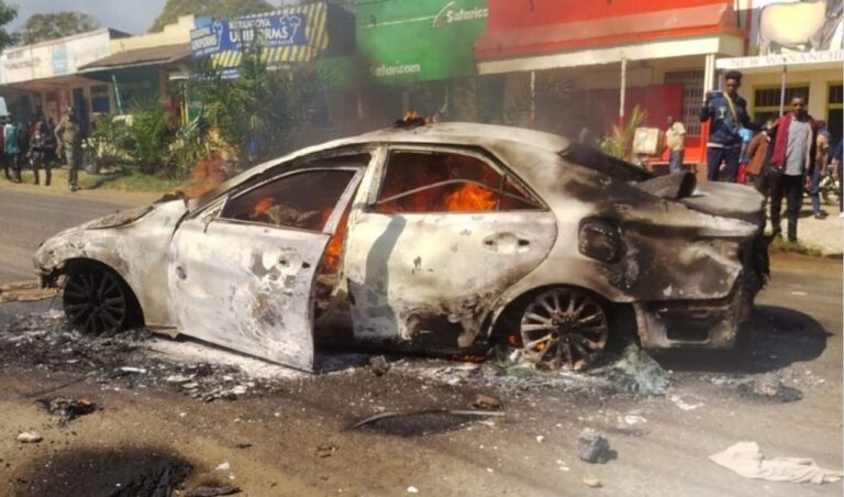 MAYHEM! 4 Gangsters Saved From Irate Mob By Police In Kirinyaga