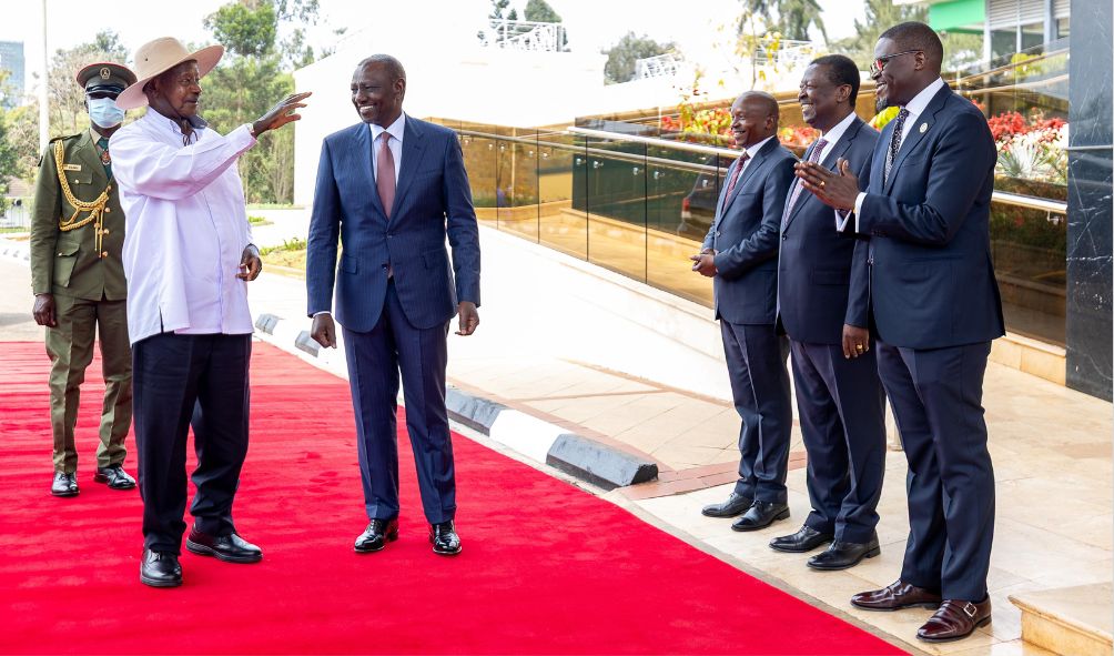 Museveni Avoids Handshakes During Visit In Nairobi