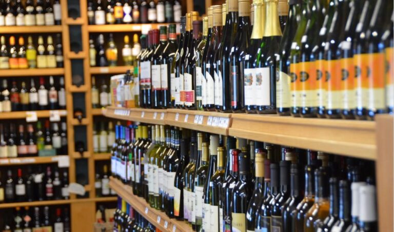 Gov't Clarifies Banning Alcohol Sales In Supermarkets, Restaurants