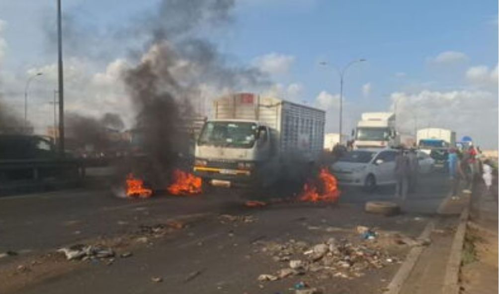 GITHURAI: Traders Paralyze Transport Along Thika Road After Night Demolitions