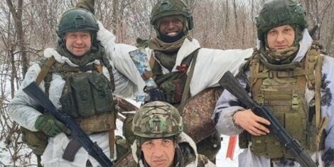 humphrey-kimani-with-russia-soldiers