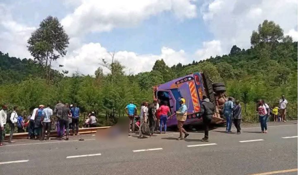 ACCIDENT ALERT! Full Bus With Passengers Overturns, Leaves Scores Injured