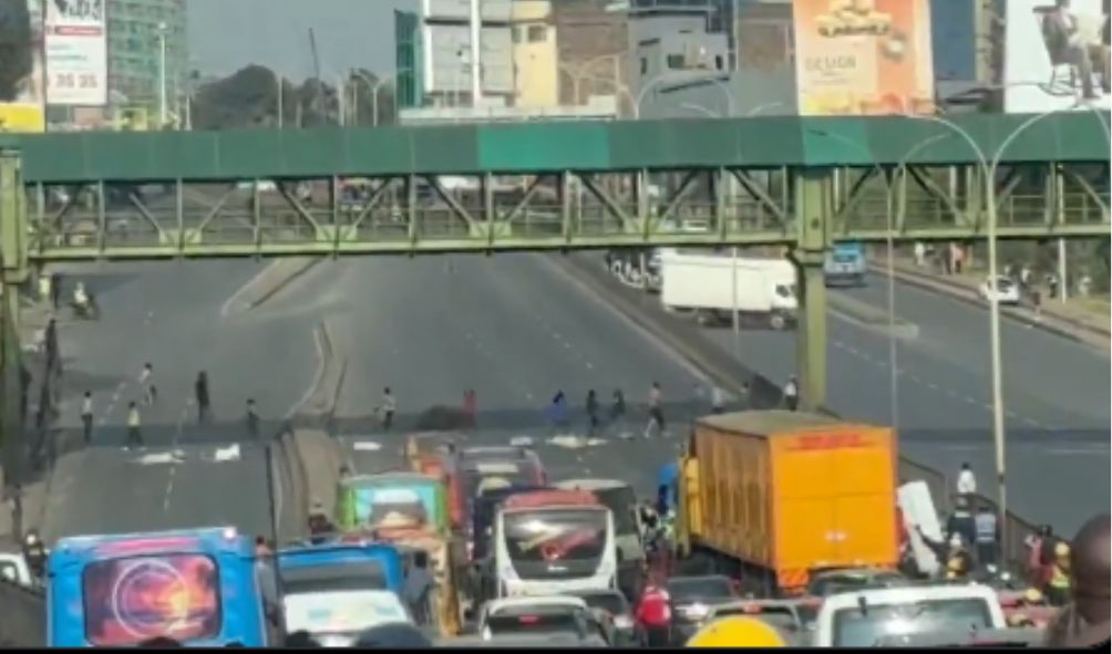 EMBOLDENED LAWLESSNESS: Goons Block Thika Road, Rob Motorists